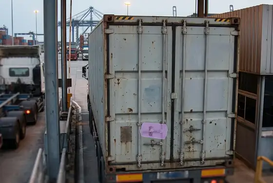 AI segmentation flagging a broken or missing seal on a container door at the gate