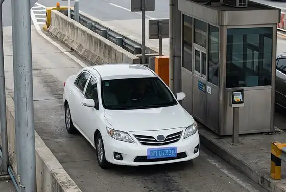 AI segmentation mask outlining a car licence plate at a toll gate