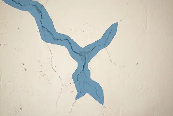 AI segmentation mask on a plaster crack